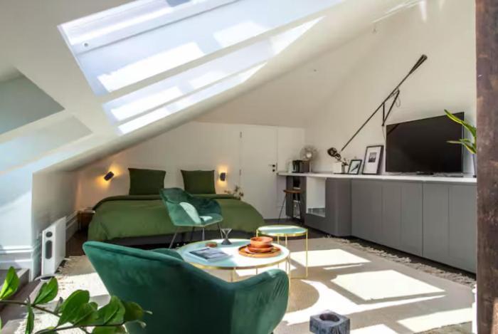 The Attic - Luxury Harbourside